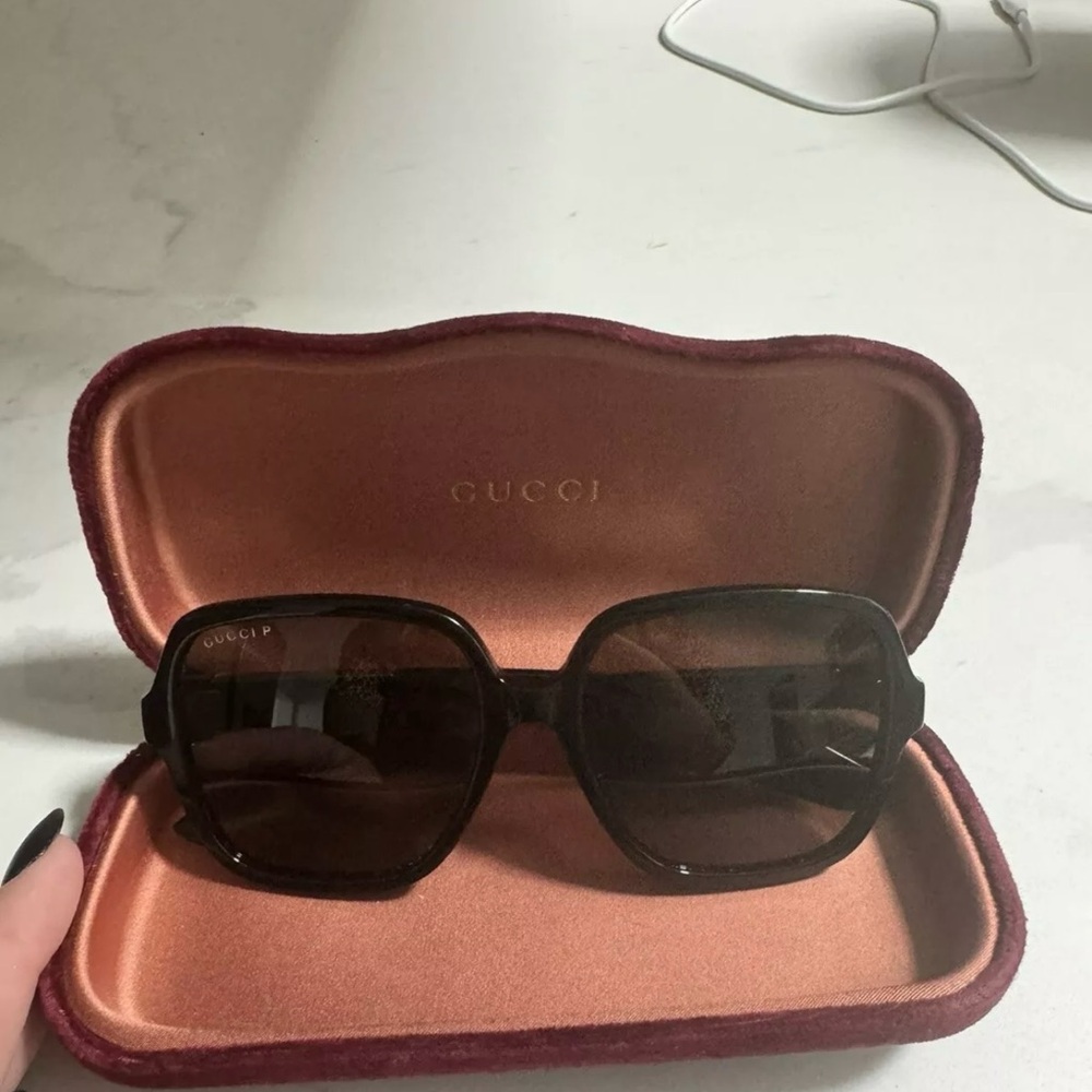 Women’s Guccis Sunglasses, Polarized, GG1189S